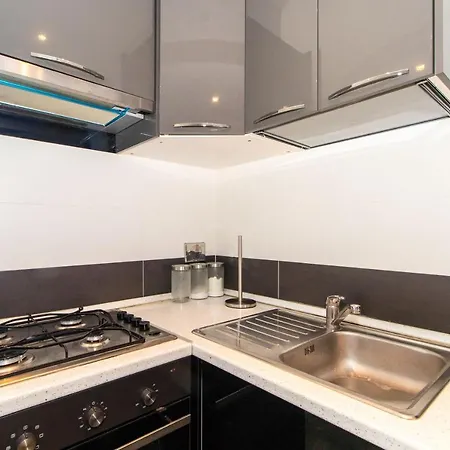 Apartment Borgo San Paolo Stylish Apt With Jacuzzi