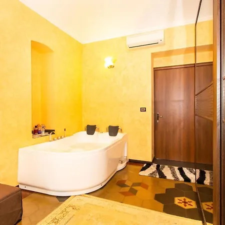 Apartment Borgo San Paolo Stylish Apt With Jacuzzi